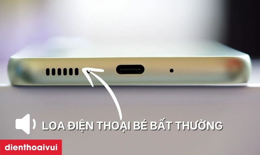 Loa điện thoại b&eacute; bất thường