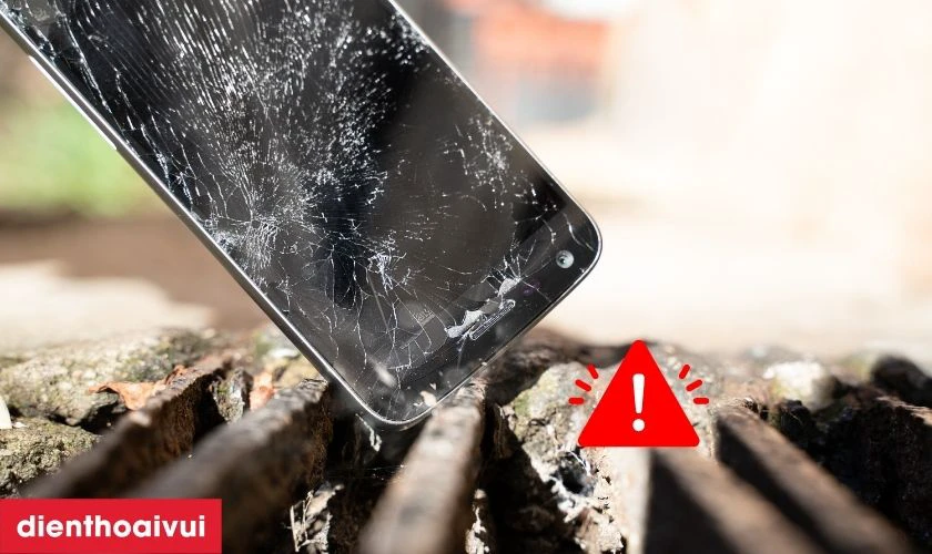 Tai nạn va đập mạnh l&agrave;m loa bị hư