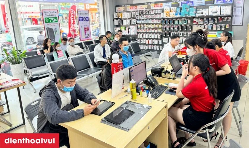 Quy tr&igrave;nh thay loa ngo&agrave;i Samsung S22 Ultra chuy&ecirc;n nghiệp lấy liền tại Điện Thoại Vui