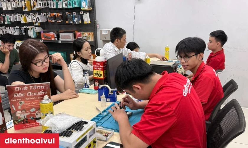 Quy tr&igrave;nh thay loa ngo&agrave;i Xiaomi 12T lấy liền tại Điện Thoại Vui
