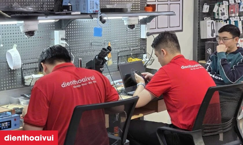 Quy tr&igrave;nh thay loa ngo&agrave;i Xiaomi Redmi Note 13 Pro uy t&iacute;n tại Điện Thoại Vui