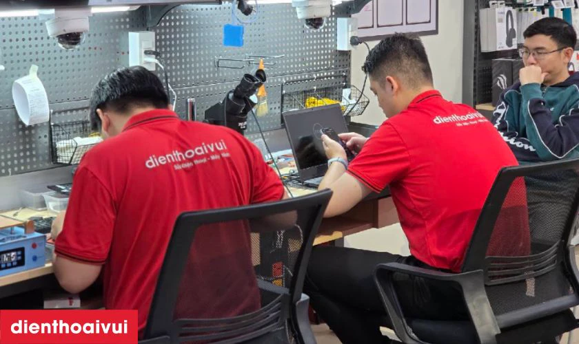 Quy trình thay loa trong iPhone 11 Pro lấy liền tại Điện Thoại Vui