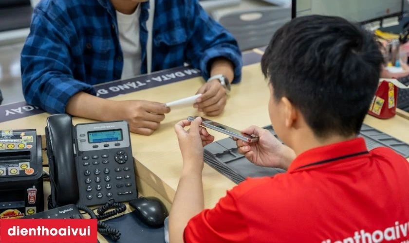 Cửa h&agrave;ng thay loa trong iPhone 12 Pro Max ở đ&acirc;u uy t&iacute;n, lấy liền lại TPHCM v&agrave; H&agrave; Nội