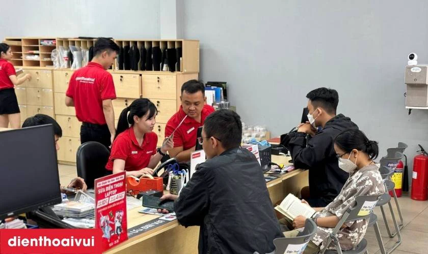 Địa chỉ thay loa trong iPhone 14 uy t&iacute;n, lấy liền tại TPHCM v&agrave; H&agrave; Nội
