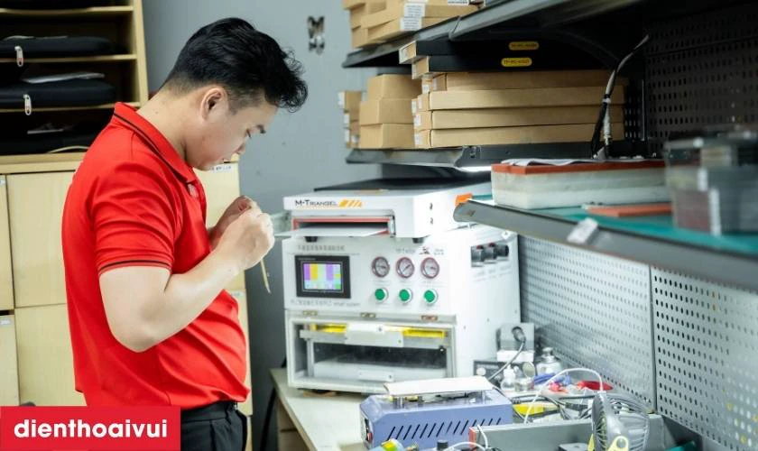 Dịch vụ thay loa trong iPhone 14 ch&iacute;nh h&atilde;ng, lấy liền tại Điện Thoại Vui