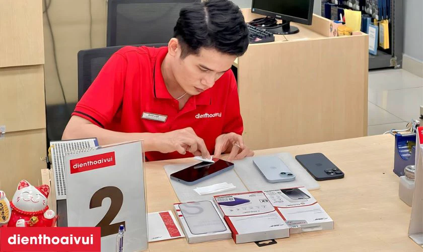 Dịch vụ thay loa trong iPhone 14 Plus ch&iacute;nh h&atilde;ng, lấy liền tại Điện Thoại Vui