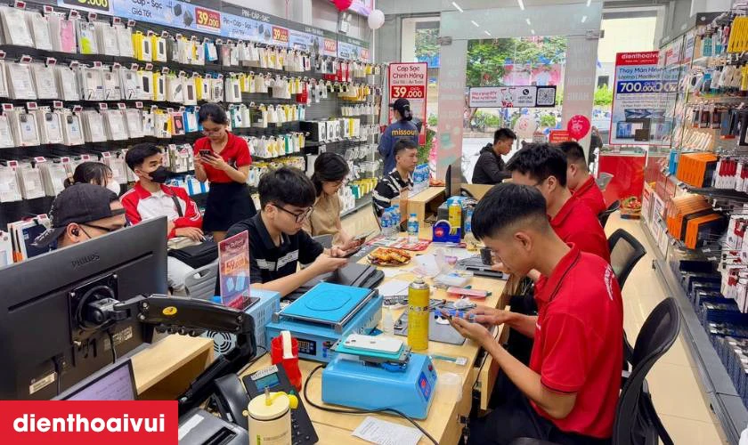 Quy tr&igrave;nh thay loa trong iPhone 15 Plus chuy&ecirc;n nghiệp nhanh ch&oacute;ng lấy liền tại Điện Thoại Vui