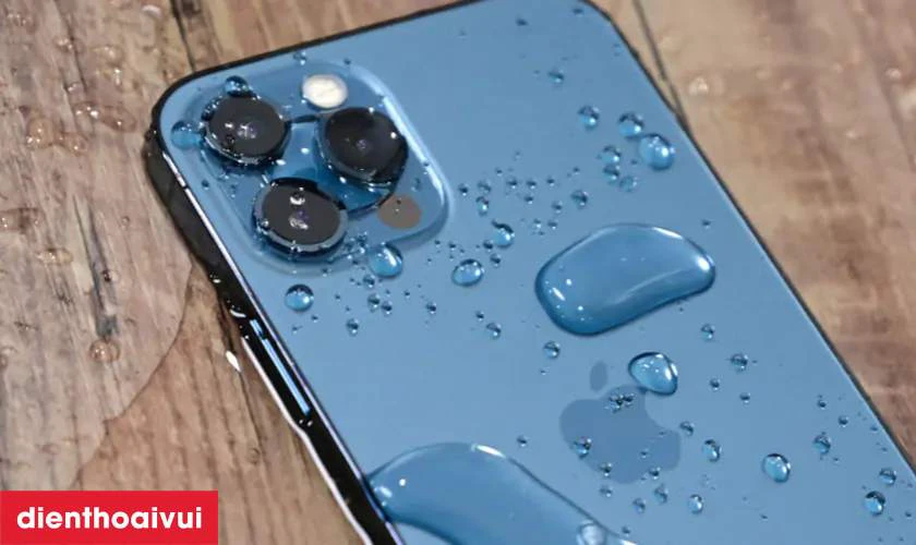 Tiếp x&uacute;c với nước hoặc chất lỏng
