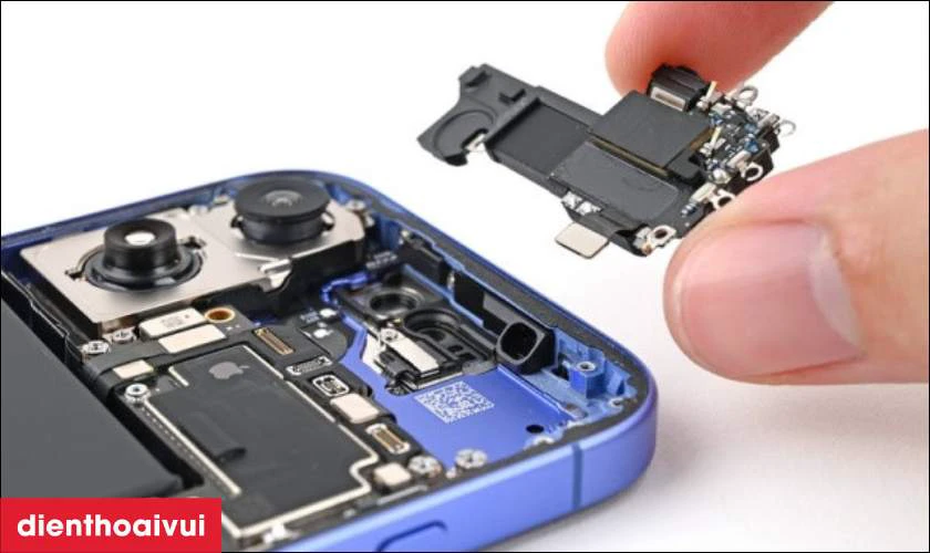 Những lưu &yacute; trước khi thay loa trong iPhone 16