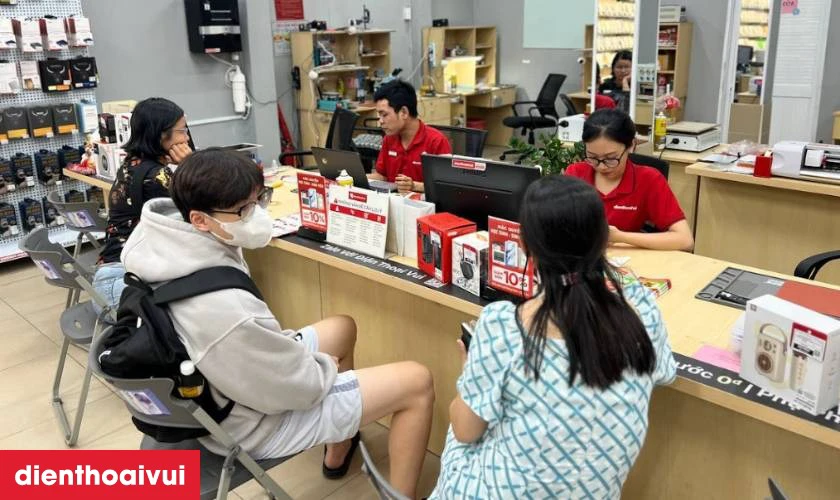 Quy tr&igrave;nh thay loa trong Oppo Reno 6Z 5G lấy liền tại Điện Thoại Vui