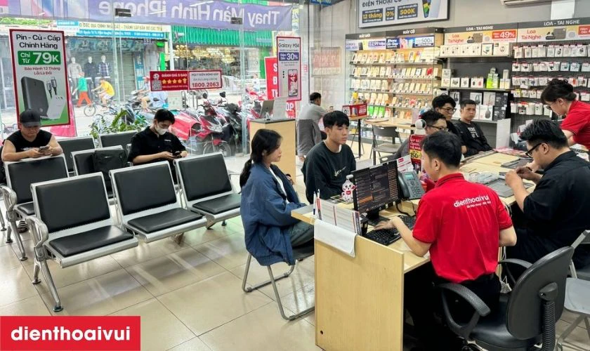 Dịch vụ thay loa trong Samsung A22 ch&iacute;nh h&atilde;ng, lấy liền tại Điện Thoại Vui
