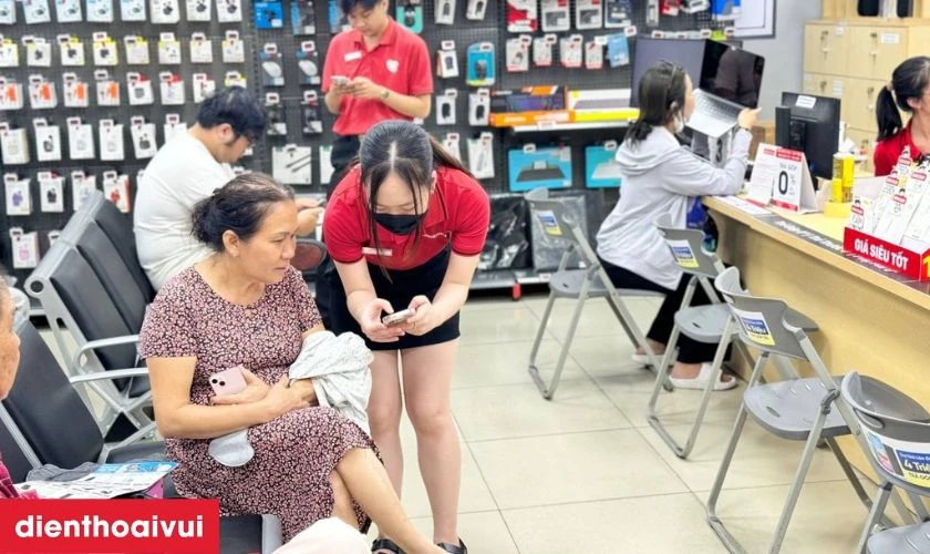 Dịch vụ thay loa trong Samsung S10E ch&iacute;nh h&atilde;ng, lấy liền tại Điện Thoại Vui
