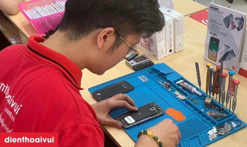 Quy tr&igrave;nh thay màn hình OPPO F9 Pro minh bạch, l&acirc;́y li&ecirc;̀n tại Điện Thoại Vui