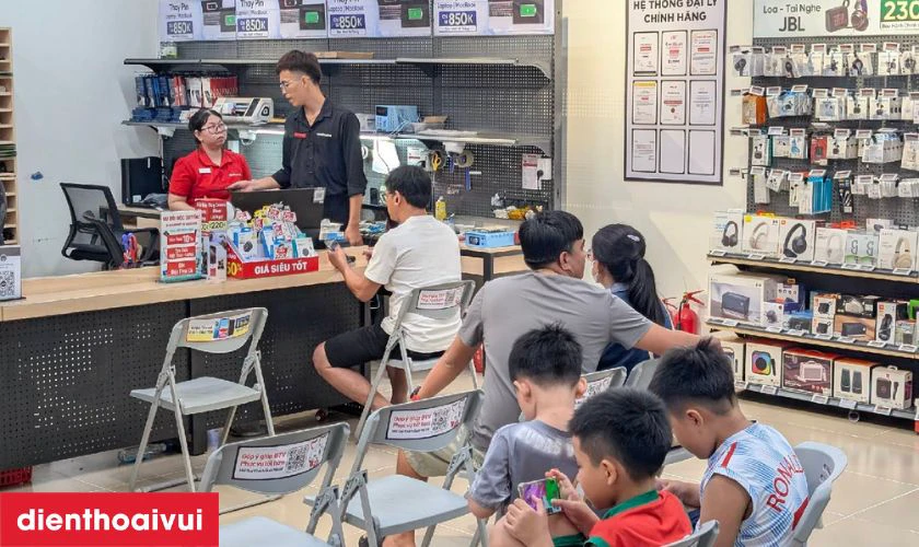Quy tr&igrave;nh thay c&aacute;p nối main Samsung tại Điện Thoại Vui