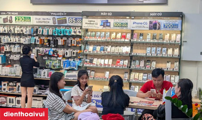 Quy tr&igrave;nh thay main iPhone tại Điện Thoại Vui
