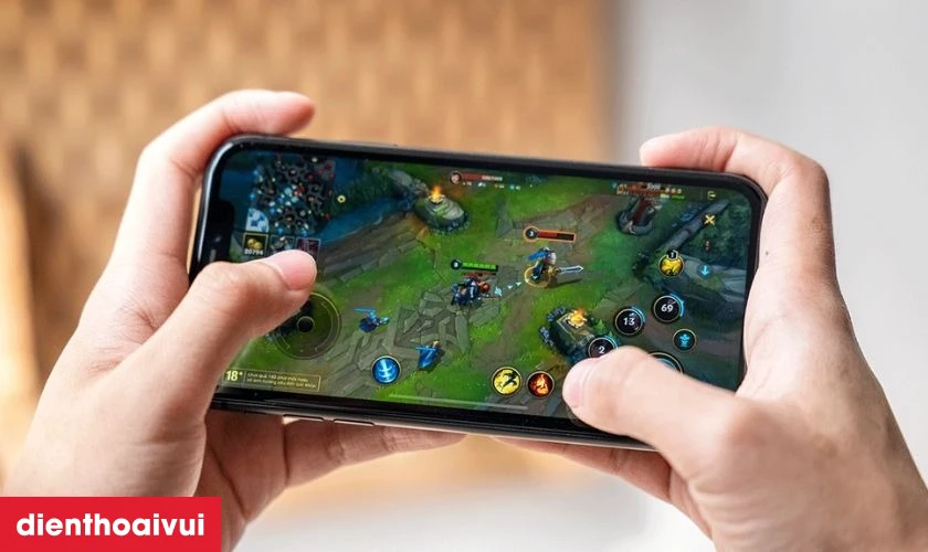 C&oacute; n&ecirc;n thay main iPhone 11 kh&ocirc;ng