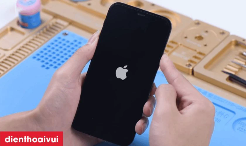 Khi nào cần thay main iPhone 12?
