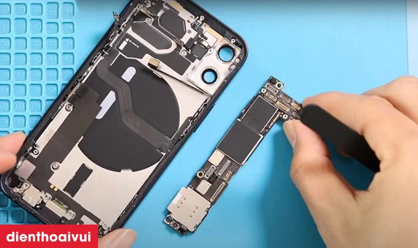 C&oacute; n&ecirc;n thay main iPhone 12 Mini kh&ocirc;ng?