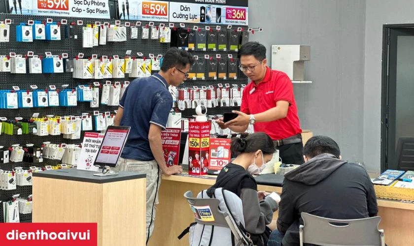 Quy tr&igrave;nh thay main iPhone chuy&ecirc;n nghiệp lấy liền tại Điện Thoại Vui