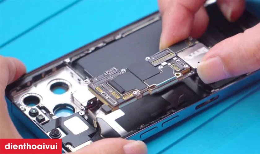 C&oacute; n&ecirc;n thay main iPhone 12 Pro Max kh&ocirc;ng?