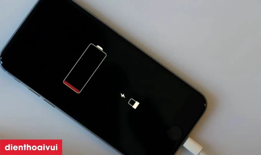 iPhone kh&ocirc;ng l&ecirc;n nguồn d&ugrave; đ&atilde; cắm sạc th&igrave; c&oacute; thể l&agrave; do hư main
