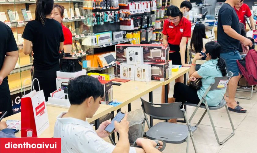 Dịch vụ thay main iPhone 14 ch&iacute;nh h&atilde;ng, lấy liền tại Điện Thoại Vui