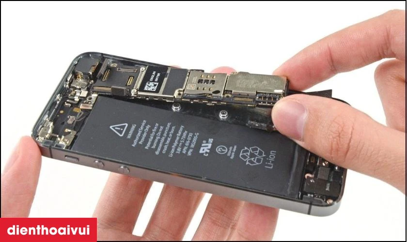 C&oacute; n&ecirc;n thay main iPhone 6s Plus