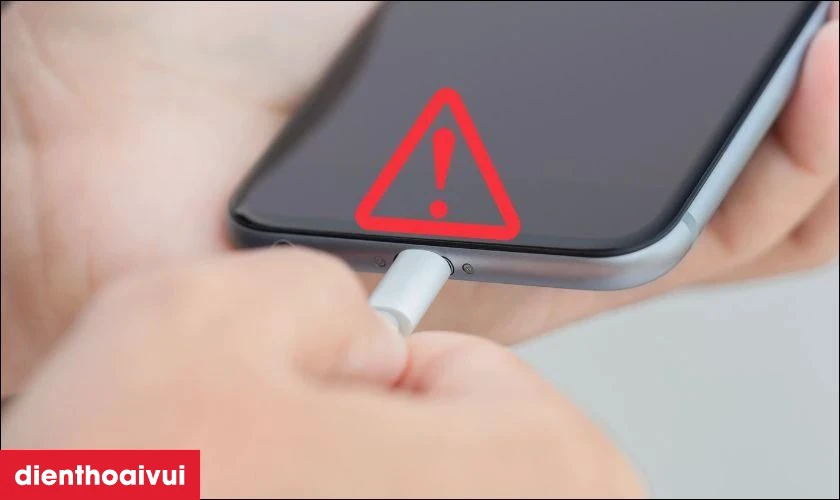 iPhone kh&ocirc;ng nhận sạc, sạc kh&ocirc;ng th&agrave;nh c&ocirc;ng