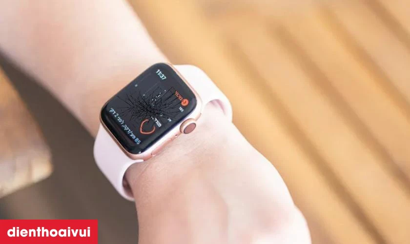 Nguy&ecirc;n nh&acirc;n cần thay m&agrave;n h&igrave;nh Apple Watch Series 5 mới