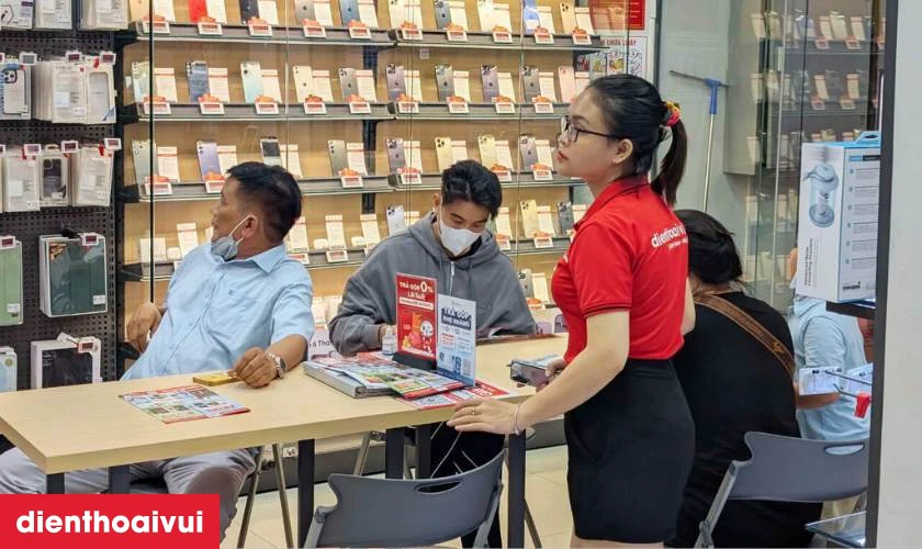 Dịch vụ thay m&agrave;n h&igrave;nh Apple Watch Series 7 ch&iacute;nh h&atilde;ng GENA lấy liền tại Điện Thoại Vui