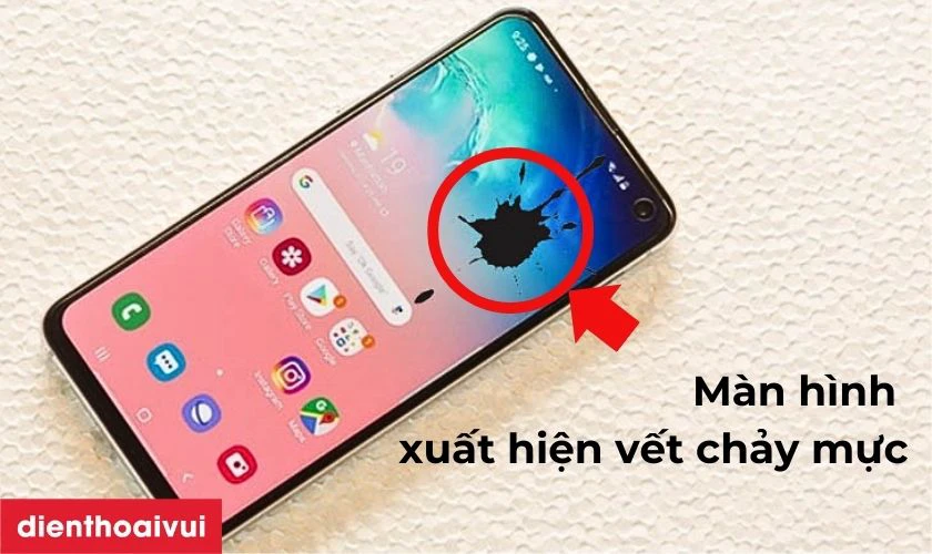 Màn hình xuất hiện các vết chảy mực