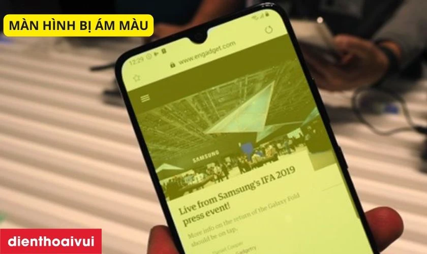 M&agrave;n h&igrave;nh lỗi do nh&agrave; sản xuất