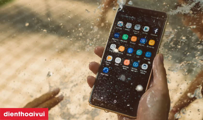 Điện thoại Asus bị rơi xuống nước