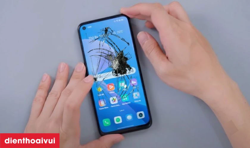 Dấu hiệu cần thay m&agrave;n h&igrave;nh điện thoại Realme