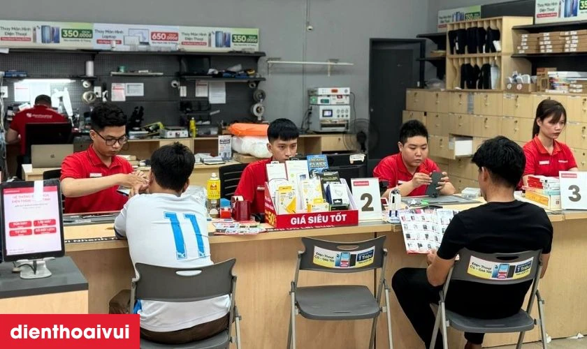 Quy tr&igrave;nh thay m&agrave;n h&igrave;nh điện thoại Xiaomi chuy&ecirc;n nghiệp tại Điện Thoại Vui