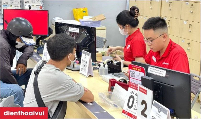 Kiểm tra m&aacute;y thật kỹ khi nhận b&agrave;n giao