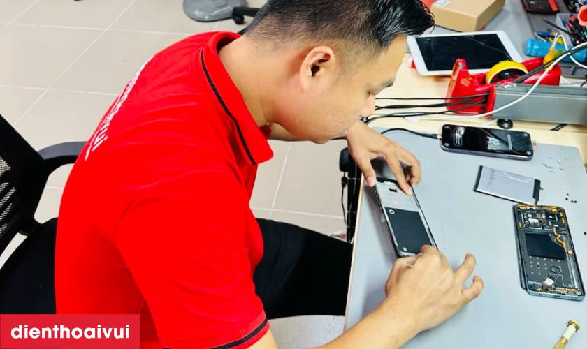 Quy tr&igrave;nh thay m&agrave;n h&igrave;nh Huawei Nova 3e chuy&ecirc;n nghiệp tại Điện Thoại Vui