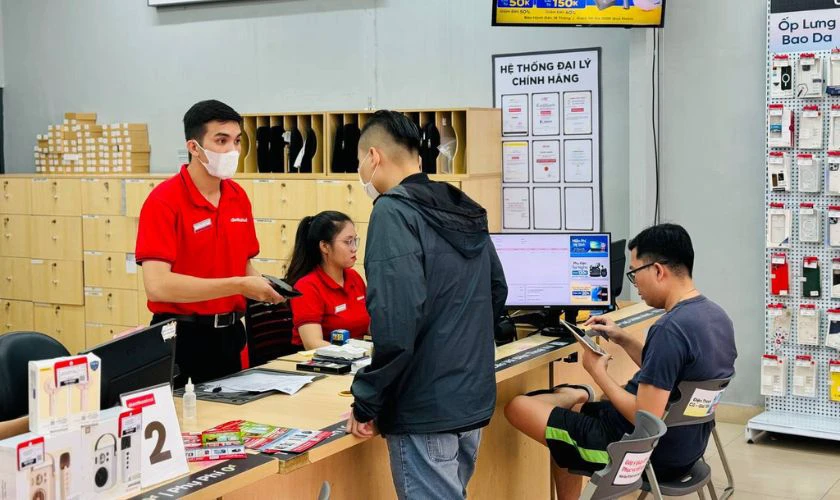 Kỹ thuật vi&ecirc;n kiểm tra to&agrave;n diện để đảm bảo mọi chức năng hoạt động tốt