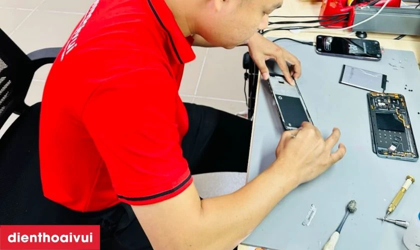 Quy tr&igrave;nh thay m&agrave;n h&igrave;nh Huawei P40 Lite nhanh ch&oacute;ng