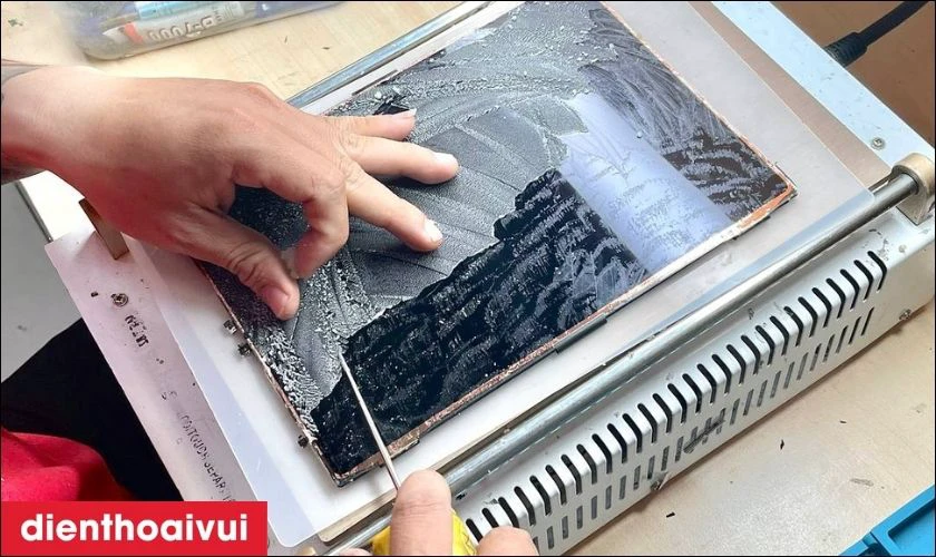 Quy tr&igrave;nh thay m&agrave;n h&igrave;nh iPad lấy liền tại Điện Thoại Vui