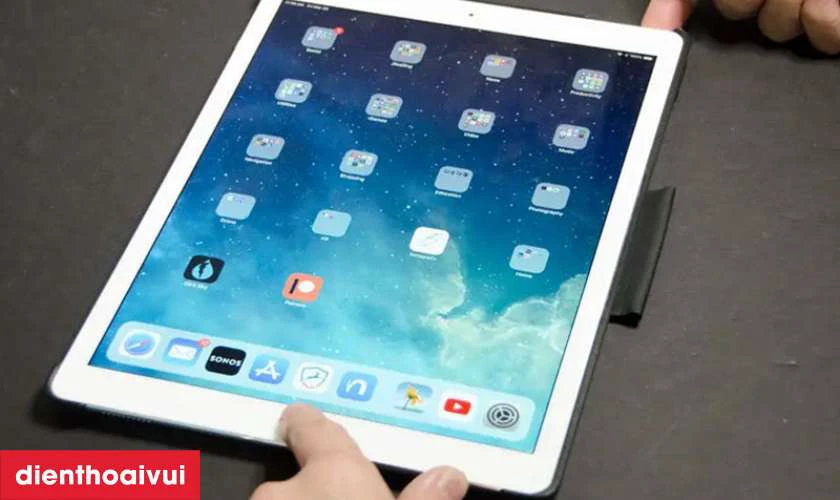 Sử dụng ốp lưng và bảo quản máy cẩn thận