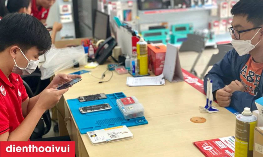 Dịch vụ thay màn hình iPhone 11 uy tín tại Điện Thoại Vui