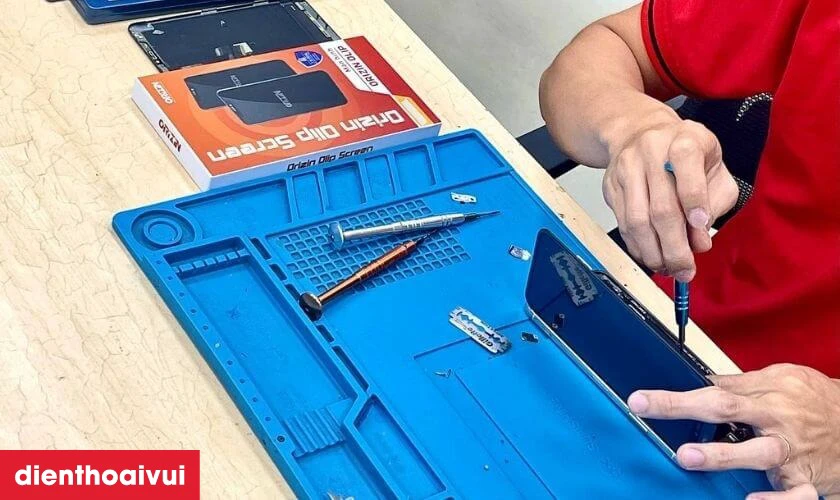 Điện Thoại Vui - Địa chỉ thay m&agrave;n h&igrave;nh iPhone 12 Pro ch&iacute;nh h&atilde;ng Orizin gi&aacute; tốt