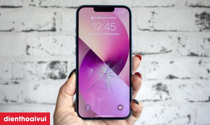 Khi n&agrave;o cần thay m&agrave;n h&igrave;nh cho iPhone 13