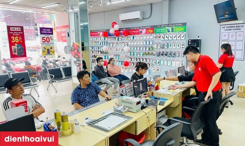 Thay m&agrave;n h&igrave;nh iPhone 13 Pro Max ch&iacute;nh h&atilde;ng GENA uy t&iacute;n tại Điện Thoại Vui