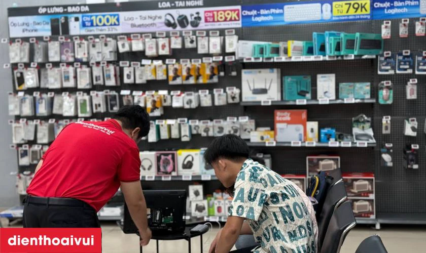 Dịch vụ thay m&agrave;n h&igrave;nh iPhone 14 Pro Max ch&iacute;nh h&atilde;ng GENA loại A+ lấy liền tại Điện Thoại Vui