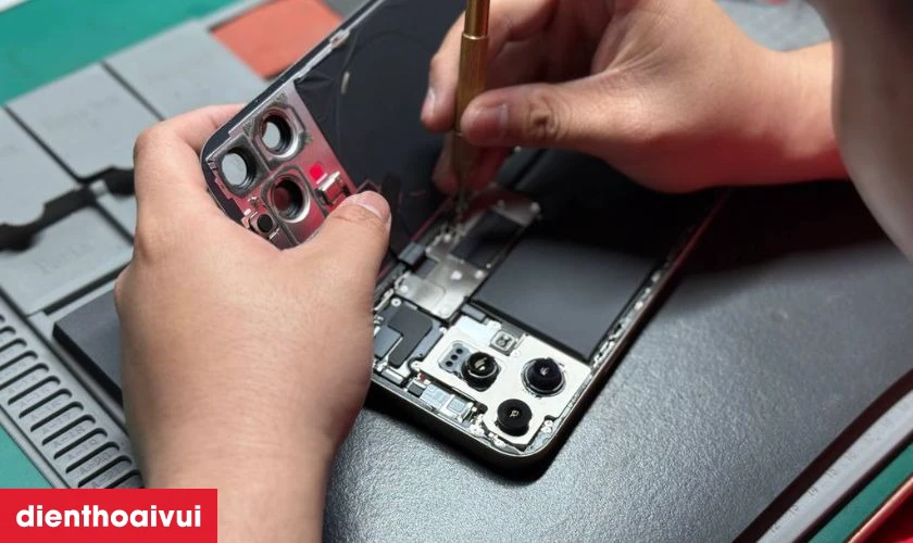 Quy trình thay màn hình iPhone 14 Pro Max chính hãng GENA loại Ultra