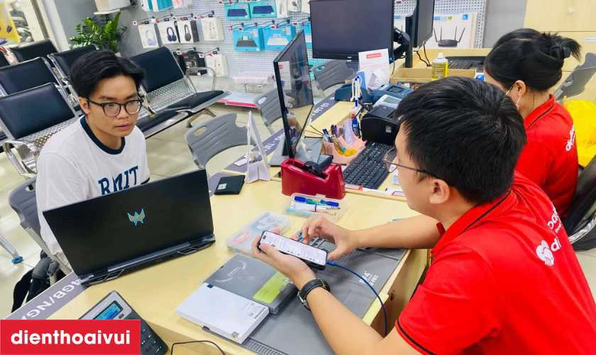 Quy tr&igrave;nh thay m&agrave;n h&igrave;nh tại Điện Thoại Vui
