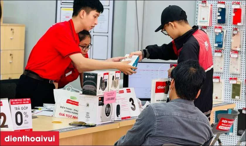 Ti&ecirc;u ch&iacute; đ&aacute;nh gi&aacute; cửa h&agrave;ng thay m&agrave;n h&igrave;nh iPhone 15 Plus uy t&iacute;n