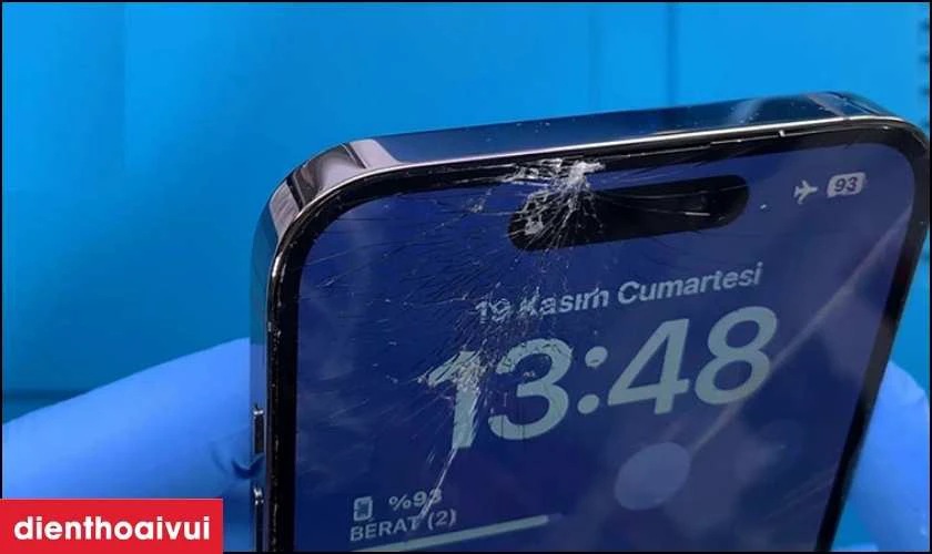 L&uacute;c n&agrave;o cần thay m&agrave;n h&igrave;nh iPhone 15 Pro Max?